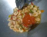 Foto langkah ke 3 dari resep Tumis Udang Saus tiram Pedas Mix Toge.
