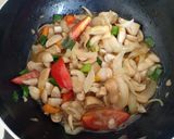 Foto langkah ke 3 dari resep Tumis Jamur Merang.