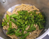 Foto del paso 2 de la receta: Casarecce pasta con bimi, pesto y jamón
