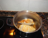Foto del paso 4 de la receta: Calamares rellenos con guarnición de almejas y gambas