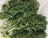 Hình bước làm 1 của món Thí nghiệm cùng cải xoăn: kale salad và kale chip