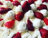 Fehércsokis-mascarponés epertorta recept fázis 12 fotója