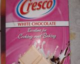 A picture of step 1 of White choco strawberry shake.