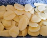 Hagymás tepsis tarja velesült krumplival recept fázis 2 fotója