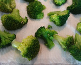 Foto del paso 1 de la receta: Brócoli rebozado con masa Orly y nachos