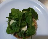 Foto del paso 6 de la receta: Hamburguesa de pollo al curry con palta, rúcula y brie