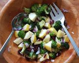 Foto del paso 3 de la receta: Ensalada de brócoli asado con frutas y aderezo de yogurt