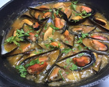 Foto del paso 3 de la receta: Mejillones gallegos a la mediterránea