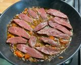 Une image de l'étape 12 de Aiguillettes de canard au martini rouge, tomate et oignon.