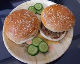 A picture of step 4 of Beef patty burger.