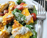 Foto del paso 5 de la receta: Ensalada con nuggets de pollo y salsa gorgonzola