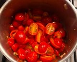A picture of step 2 of Tomato Egg Drop Soup.