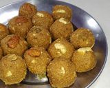 बेसन का लड्डू (Besan k Ladoo recipe in Hindi) रेसिपी चरण 3 फोटो