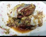 A picture of step 1 of Braised Fish With Coconut Milk.