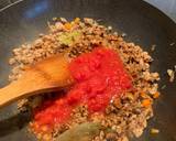 Spaghetti bolognese with Thai green pesto recipe step 2 photo
