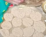A picture of step 1 of Thekua Or Khajuria.