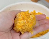 Foto langkah ke 4 dari resep Cheesy Chicken Shrimp Ball.