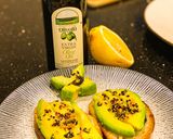 Foto langkah ke 4 dari resep Extra virgin olive oil avocado blacksesame seed toast/ Roti panggang alpukat dengan Extra olive oil.