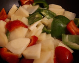 Foto del paso 1 de la receta: Patatas y pimientos con huevos