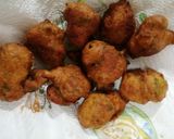 ભજીયા અને મેથીના ભજીયા(Pakoda and methi pakoda recipe in Gujarati) રેસીપી સ્ટેપ10ફોટો