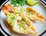 รูปขั้นตอนการทำที่ 4 ของ กุ้งแม่น้ำอบเนยกระเทียม