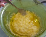 Foto langkah ke 3 dari resep Kue Pisang Kukus Coklat Lumer.