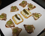Foto del paso 6 de la receta: Mini cruasanes tostados con atún y queso