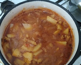 Foto del paso 4 de la receta: Guiso con carne, papas y fideos rulitos