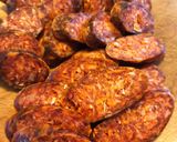 Paprikás krumpli, nokedlivel és házi kolbásszal recept fázis 1 fotója