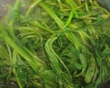 Hình bước làm 2 của món Rau muống xào tóp mỡ