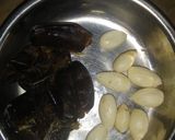 A picture of step 1 of Dates and almonds shake.