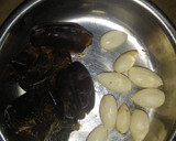 A picture of step 1 of Dates and almonds shake.