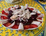 Une image de l'étape 12 de Salade composée tomates, betteraves rouges, jambon blanc,bacon et oignon rouge.