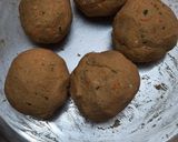 A picture of step 4 of Mix flour vegetable paratha.