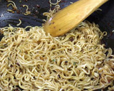 இரண்டே நிமிடத்தில் காரசாரமான மேகி...! (Spicy Maggi Just in 2 Minutes recipe in tamil) ரெசிபி ஸ்டேப் 4 புகைப்படம்