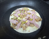 Foto del paso 3 de la receta: Tortipizza de champiñones, pistachos y queso