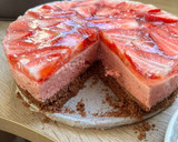Foto del paso 7 de la receta: Tarta de mousse de fresa