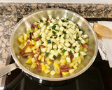 Foto del paso 4 de la receta: Pizza rústica de jamón serrano, patatas y calabacín