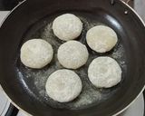 A picture of step 3 of Ragda Patties.