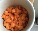 Une image de l'étape 2 de Salade de fruits pommes melon menthe vanille citron.