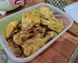Foto langkah ke 6 dari resep Ayam Ungkep Bumbu Kuning.