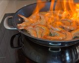 Foto del paso 2 de la receta: Patatas con langostinos