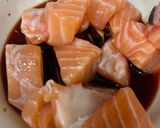 Hình bước làm 2 của món Cá Hồi Ngâm Tương Ăn Liền