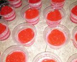 Foto langkah ke 4 dari resep Puding lapis mawar #kamismanis.