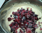 Foto del paso 4 de la receta: Bizcocho con frutas del bosque