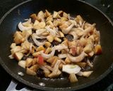 Foto del paso 3 de la receta Merluza con salsa de manzana y pasas