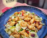 Foto langkah ke 5 dari resep Oseng ayam sambal bawang feat kol.
