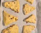 Φωτογραφία βήματος 4 της συνταγής Scones με σταφίδες