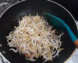 Foto langkah ke 2 dari resep Tumis Tauge Bakso.