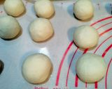 Foto langkah ke 2 dari resep Pizza Sosis Simple #Dapur Fitri.